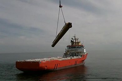 Bergung eines Pipeline-Zugkopfes aus dem Wasser