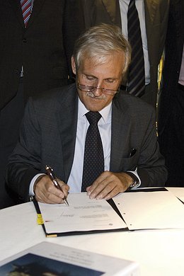 Signing the contract between Nord Stream AG and Saipem S.p.A., Zug (Switzerland), 24 June 2008