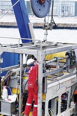 TMS (Tether Management System) and ROV (Remotely Operated Vehicle)