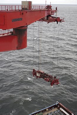 Pipes are delivered to the Solitaire