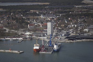 Ship-to-Ship Pipe Loading in Slite, Sweden