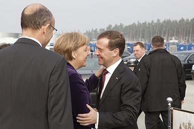 Merkel begrüßt Medwedew