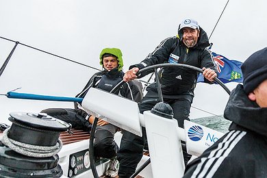 Tim Kröger mit seinem Skipper Team Europe